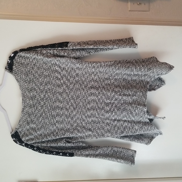 Sweetly Wonderful knit top. - Picture 4 of 7
